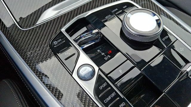 2025 BMW X7 M60i