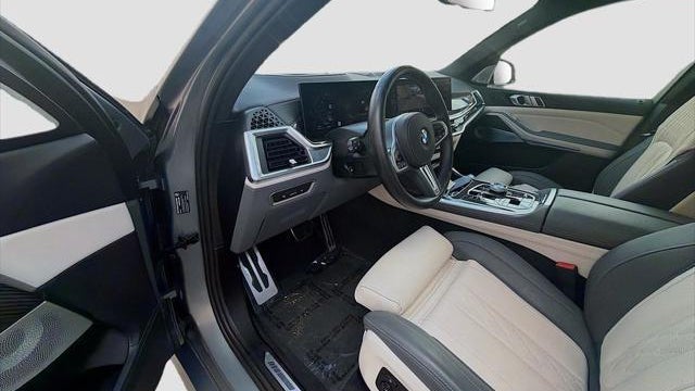 2025 BMW X7 M60i