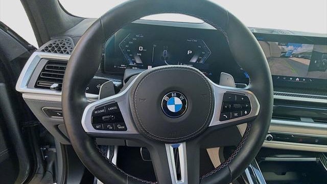 2025 BMW X7 M60i