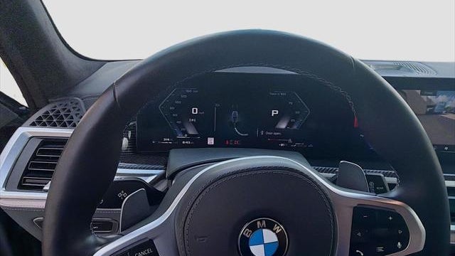 2025 BMW X7 M60i