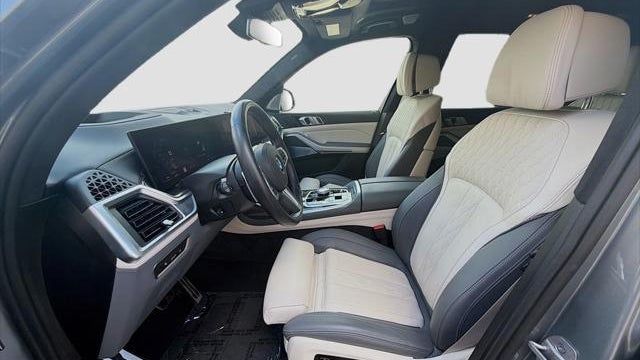 2025 BMW X7 M60i