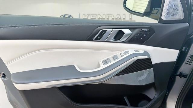 2025 BMW X7 M60i