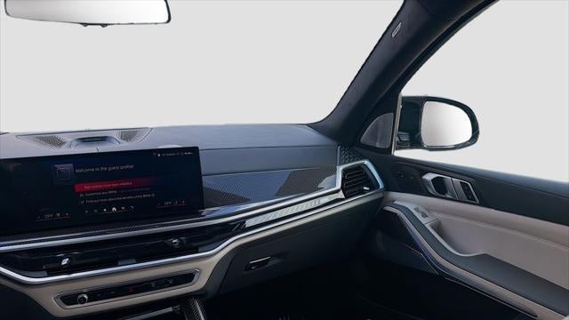 2025 BMW X7 M60i