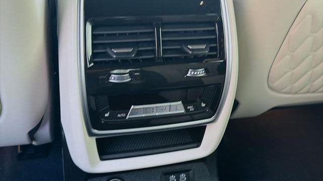 2025 BMW X7 M60i