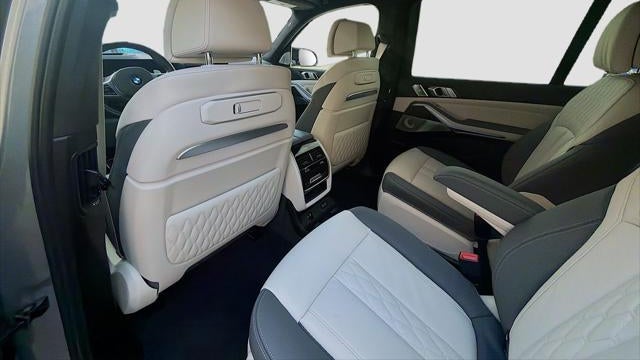 2025 BMW X7 M60i