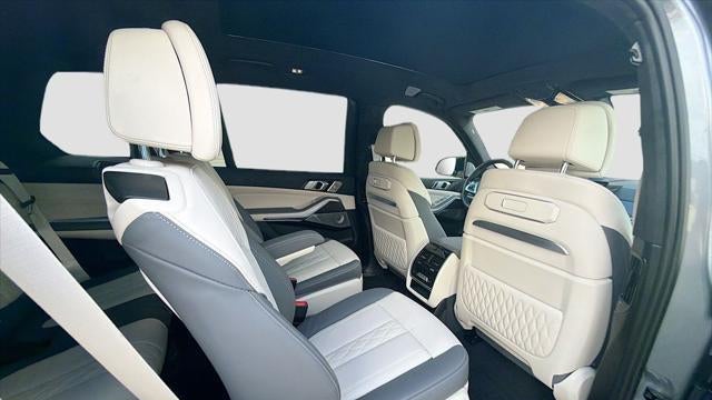 2025 BMW X7 M60i