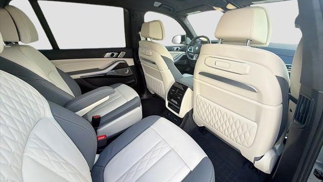 2025 BMW X7 M60i