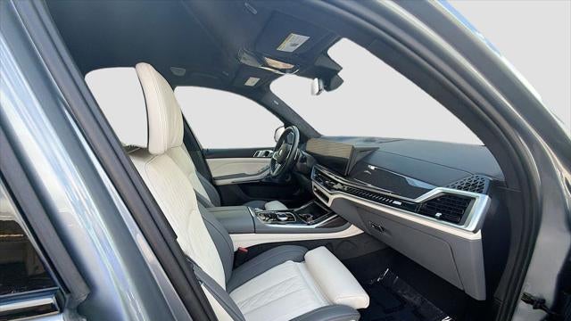 2025 BMW X7 M60i