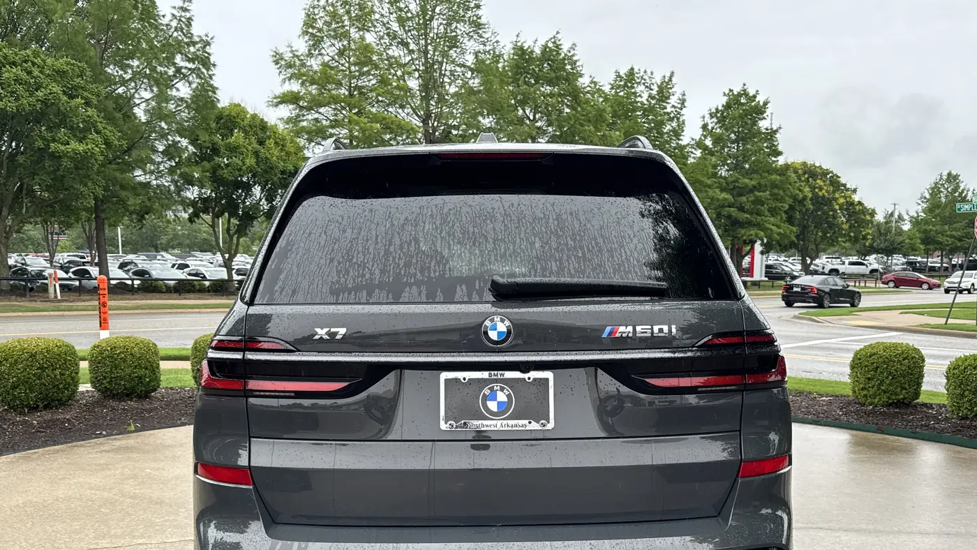 2027 BMW X7 M60i
