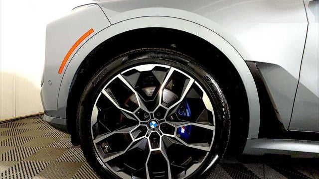 2024 BMW X7 M60i