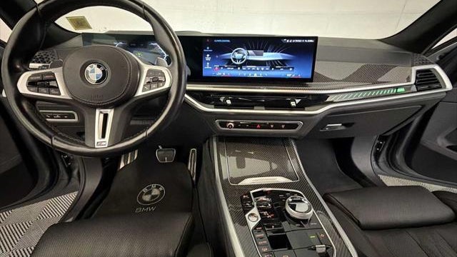 2024 BMW X7 M60i