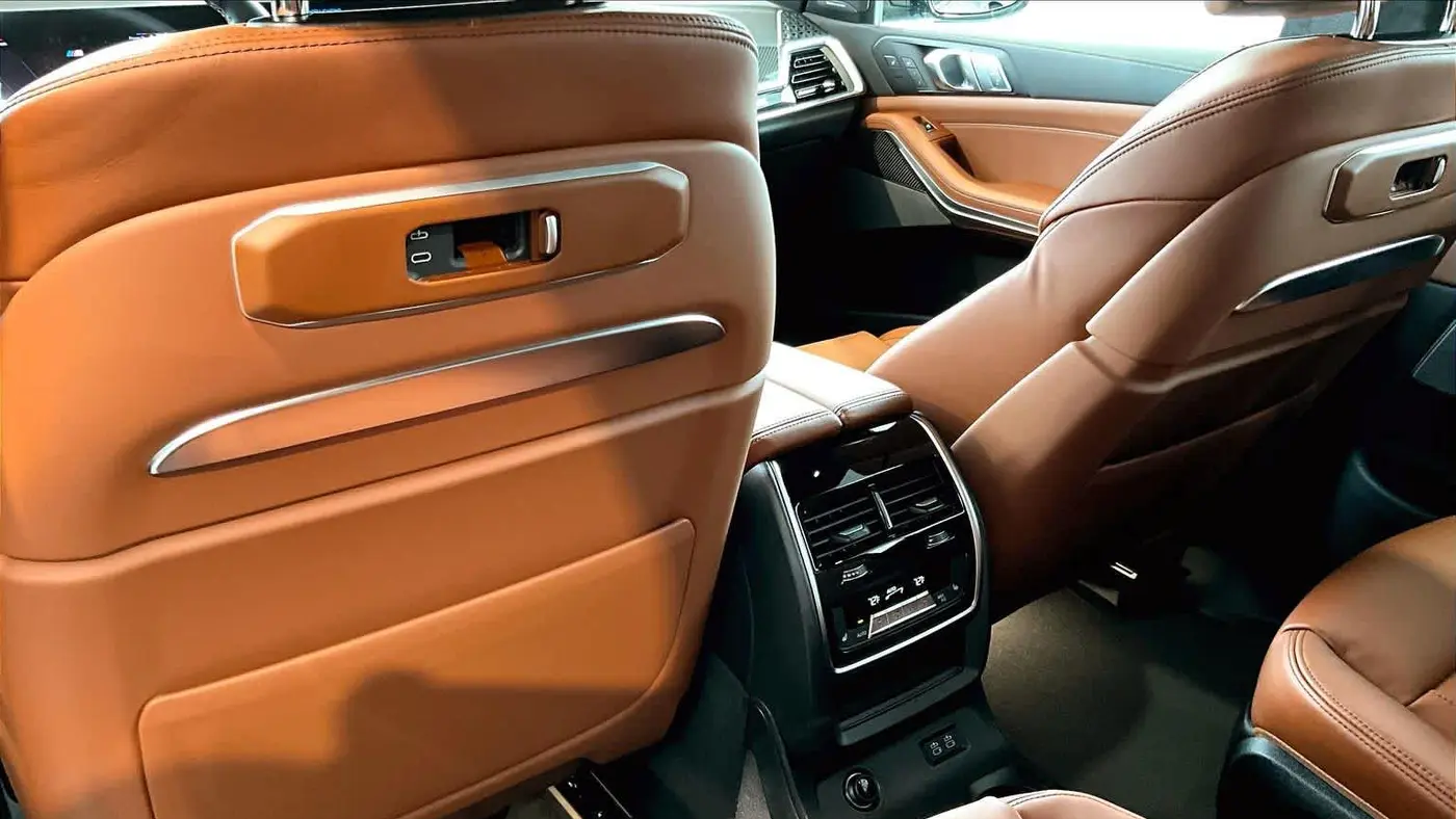 2027 BMW X7 M60i