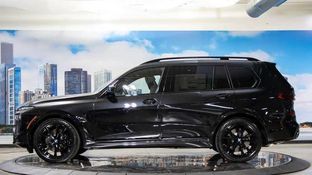 2025 BMW X7 M60i