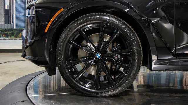 2025 BMW X7 M60i