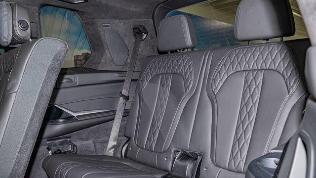 2025 BMW X7 M60i