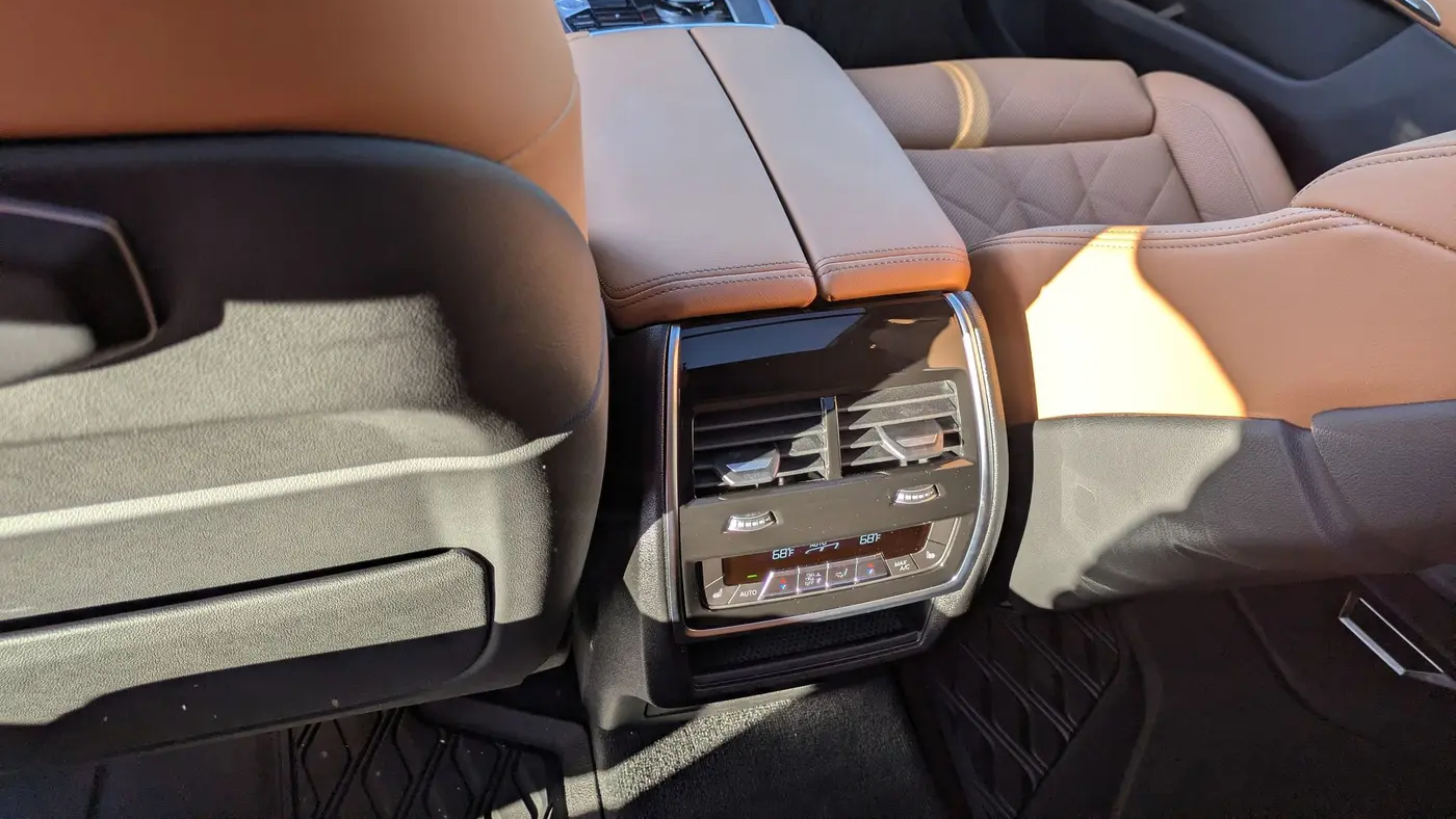 2026 BMW X5 M60i