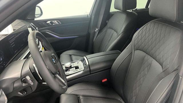 2025 BMW X5 M60i