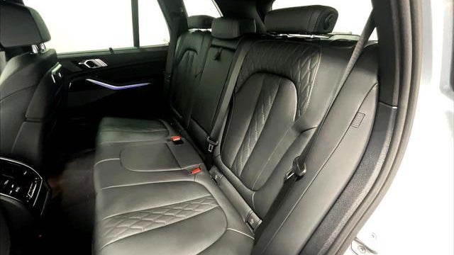 2025 BMW X5 M60i