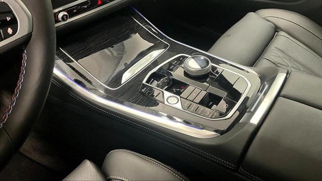 2025 BMW X5 M60i