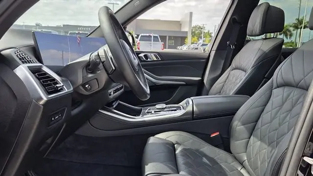 2025 BMW X5 M60i
