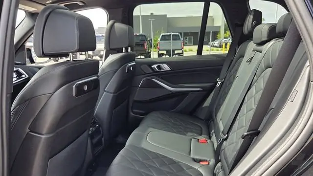 2025 BMW X5 M60i