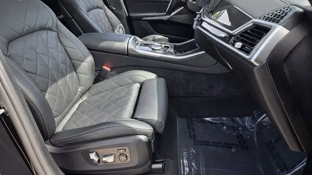 2025 BMW X5 M60i