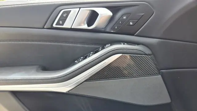 2025 BMW X5 M60i