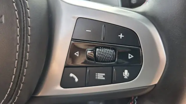 2025 BMW X5 M60i