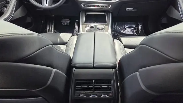 2025 BMW X5 M60i