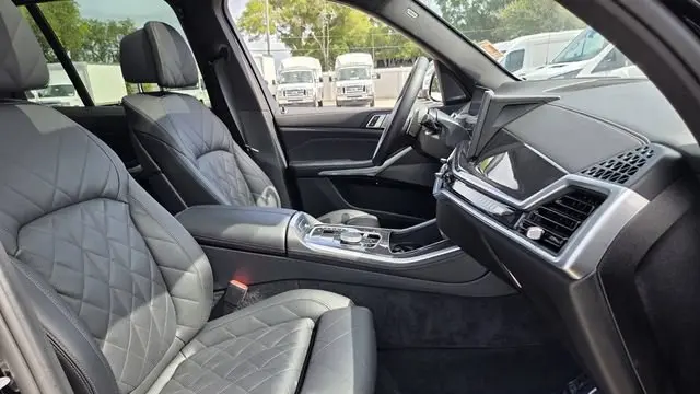 2025 BMW X5 M60i