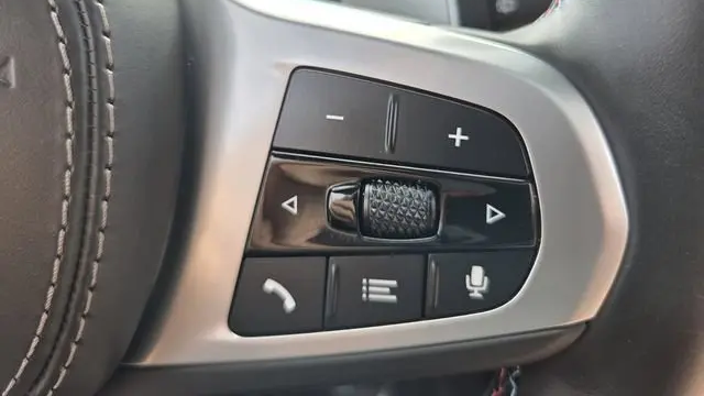 2025 BMW X5 M60i