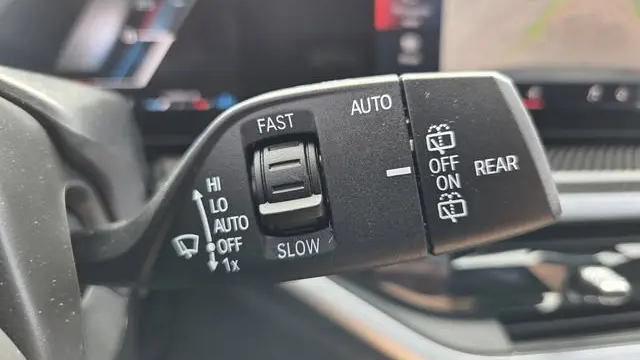 2025 BMW X5 M60i