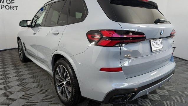 2026 BMW X5 M60i