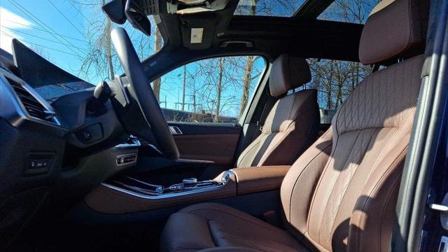 2025 BMW X5 M60i