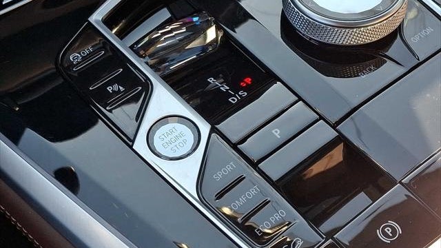 2025 BMW X5 M60i
