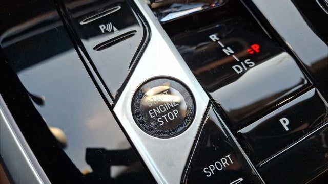2025 BMW X5 M60i