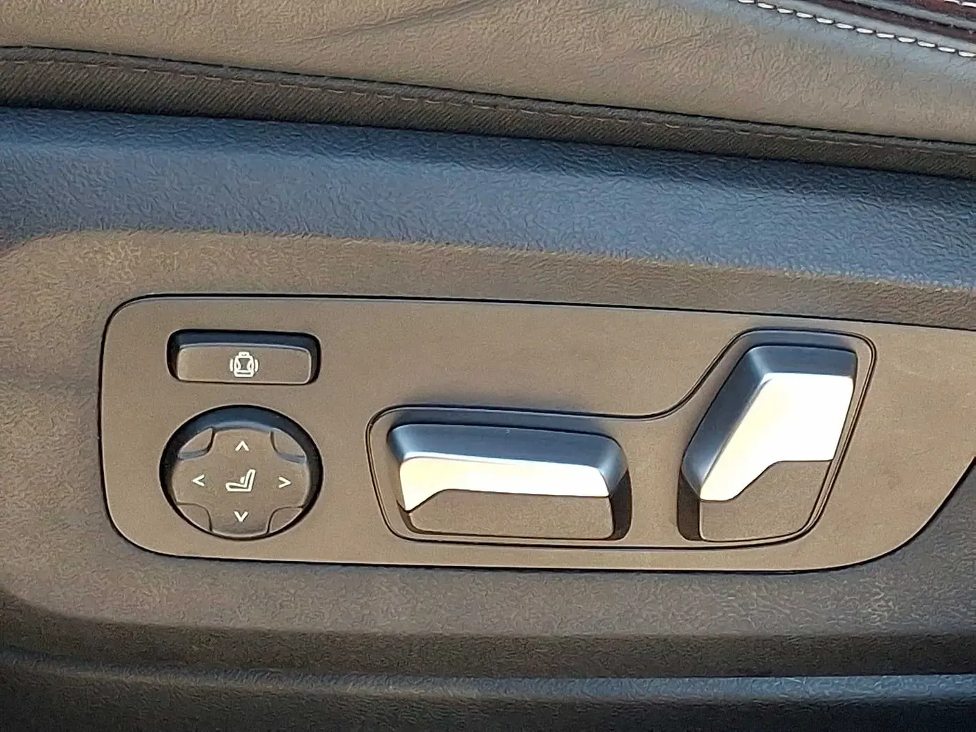 2025 BMW X6 - $60,995