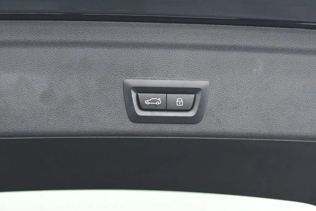 2025 BMW X6 - $54,971