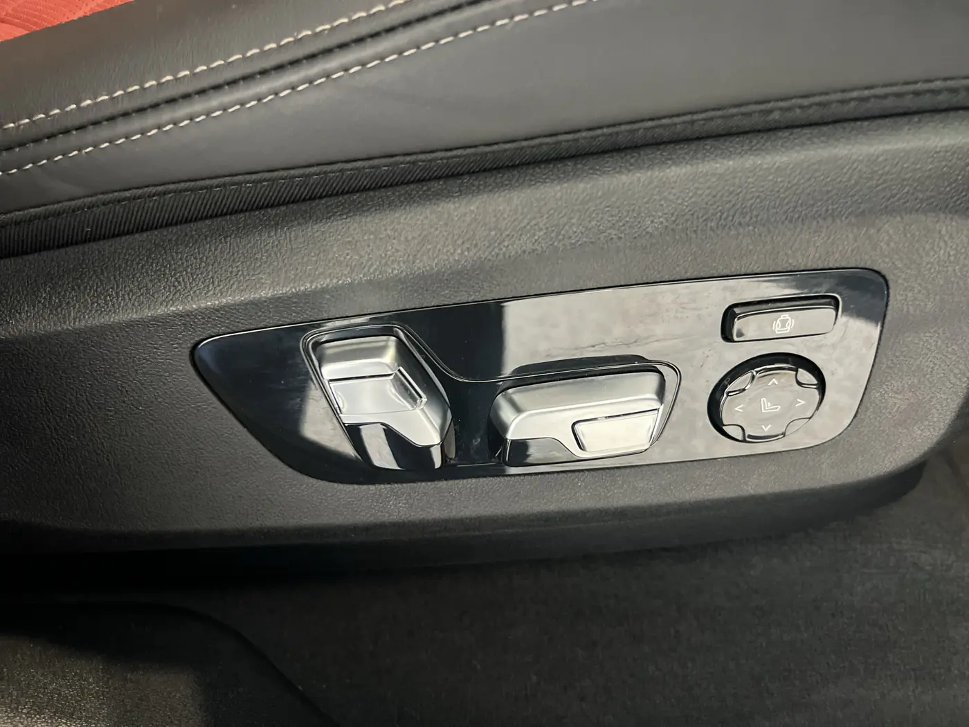 2025 BMW X6 - $64,780