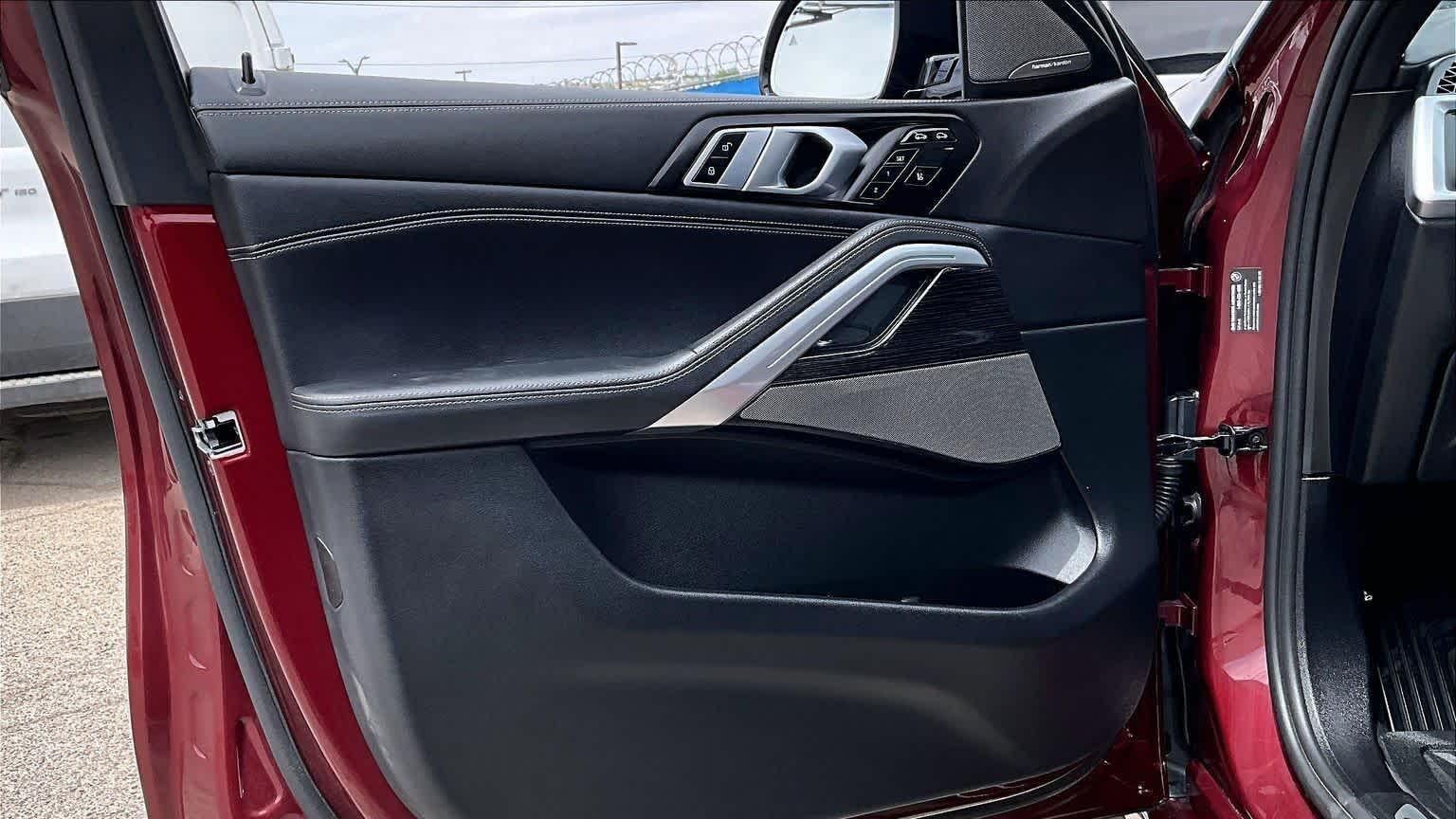 2025 BMW X6 xDrive40i