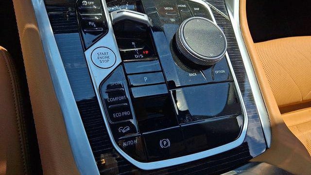 2025 BMW X6 xDrive40i
