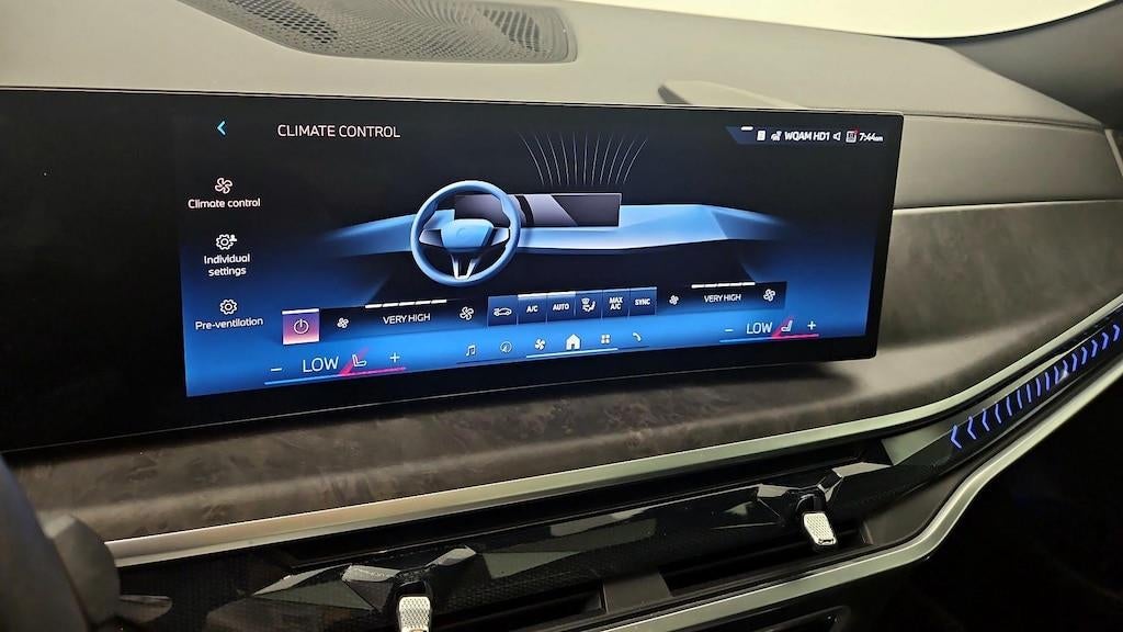 2025 BMW X6 xDrive40i