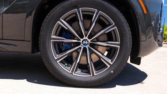 2027 BMW X6 M60i