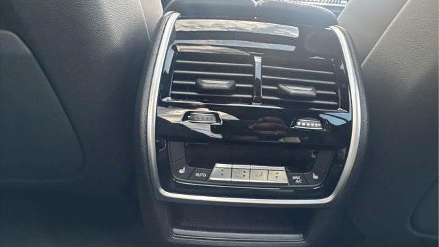 2027 BMW X6 M60i