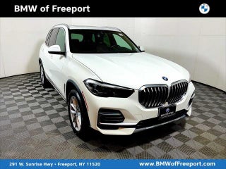 2023 BMW X5 with Alpine White Exterior
