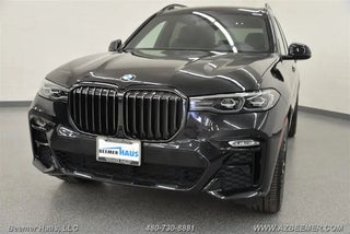 2022 BMW X7 with Black Sapphire Metallic Exterior
