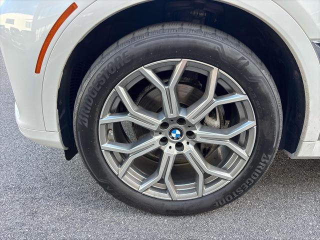 2022 BMW X7 - $36,900