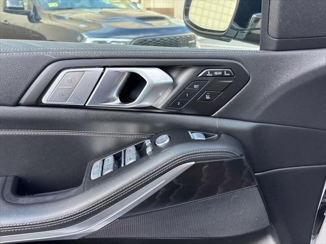 2022 BMW X7 - $36,900