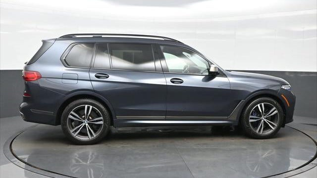 2022 BMW X7 M50i
