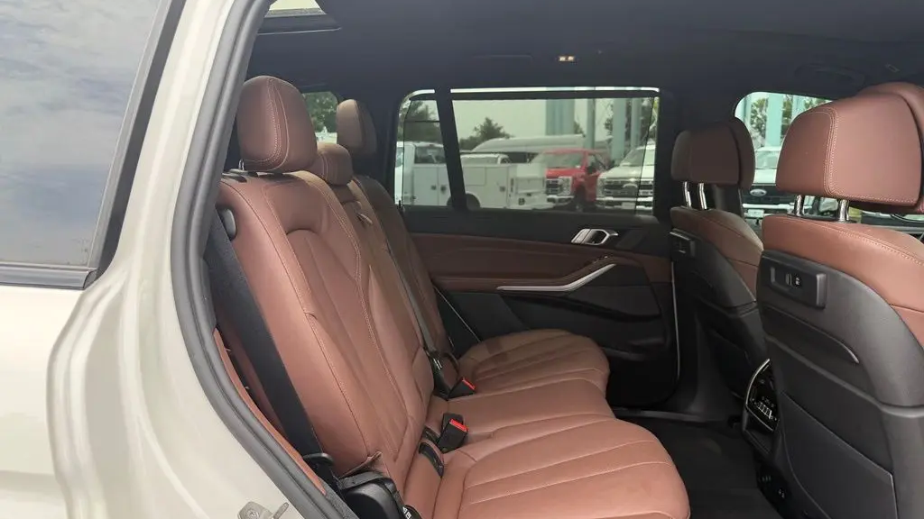 2022 BMW X7 M50i